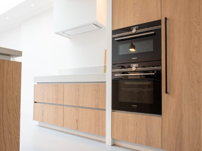 Twee ingebouwde ovens in een kolomopstelling